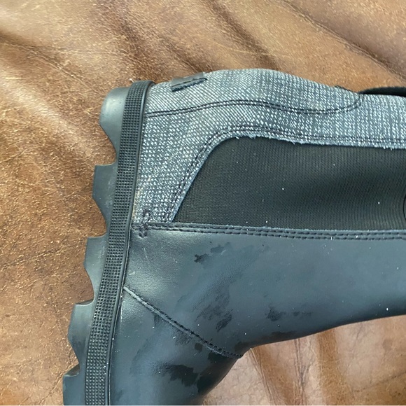 Sorel boots - Picture 4 of 4
